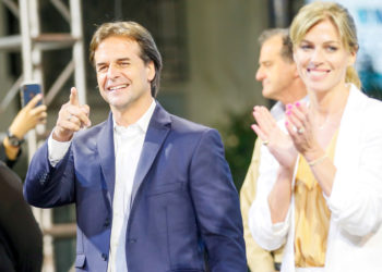 National Party presidential candidate Luis Lacalle Pou and his wife Lorena Ponce de Leon acknowledge his supporters after the second-round presidential elections, in Montevideo, Uruguay November 25, 2019. REUTERS/ REUTERS/Mariana Greif