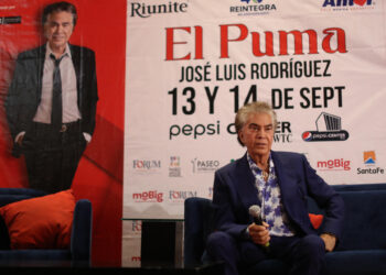 El cantante venezolano José Luis Rodríguez "El Puma" habla hoy durante una rueda de prensa en Ciudad de México (México).  EFE/Sáshenka Gutiérrez