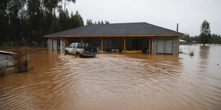 Constitucion, 19 de agosto 2023 
Crecida de Canales Causa inundaciones de casas en la Localidad de Putu,Maule que tambien enfrentan un sistema frontal calido.
19/08 /2023
Jose Robles/Aton